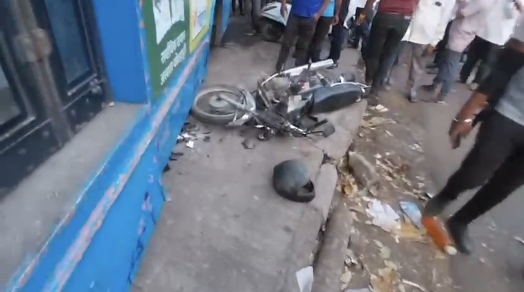 कोथरूड मध्ये भीषण अपघात बसचा ब्रेक फेल.. पाच ते सहा गाड्यांना उडवले..