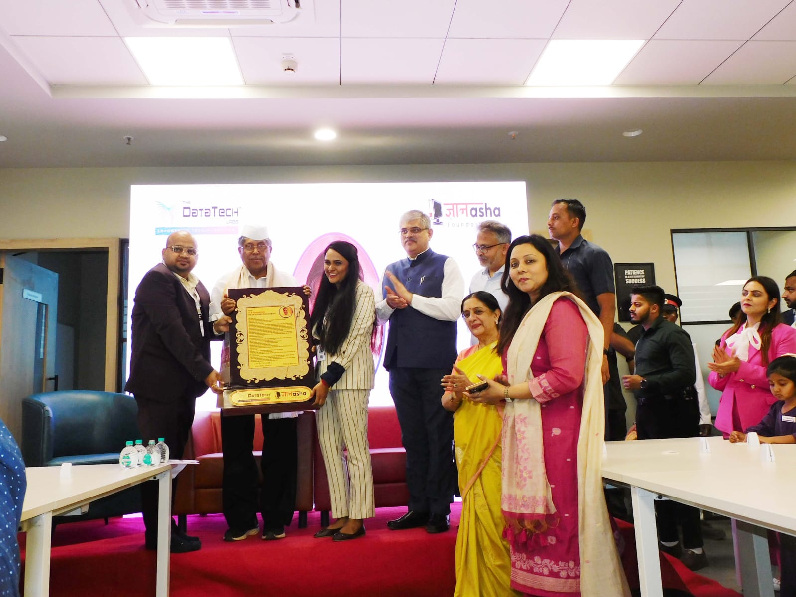 द डेटाटेक लॅब्समध्ये अत्याधुनिक ai रिसर्च लॅबचे मंत्री चंद्रकांत पाटील यांच्या हस्ते उद्घाटन