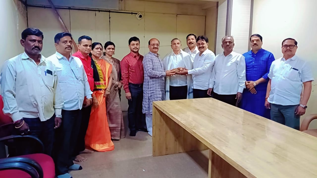 श्री रामेश्वर पतसंस्थेच्या  अध्यक्षपदी बाळासाहेब हगवणे यांची बिनविरोध निवड