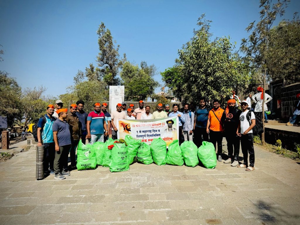 १ मे महाराष्ट्र दिननिमित्त राजे शिवराय प्रतिष्ठानच्या वतीने सिंहगडावर स्वच्छता मोहिम.. Img 20250501 wa02851705305961141920174