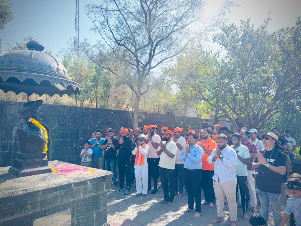 १ मे महाराष्ट्र दिननिमित्त राजे शिवराय प्रतिष्ठानच्या वतीने सिंहगडावर स्वच्छता मोहिम.. Img 20250501 wa03032182055126418258886