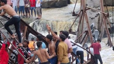 इंद्रायणी नदीवरील पूल अचानक  कोसळल्याने पर्यटक गेले वाहून.. ४ जणांचा मृत्यू