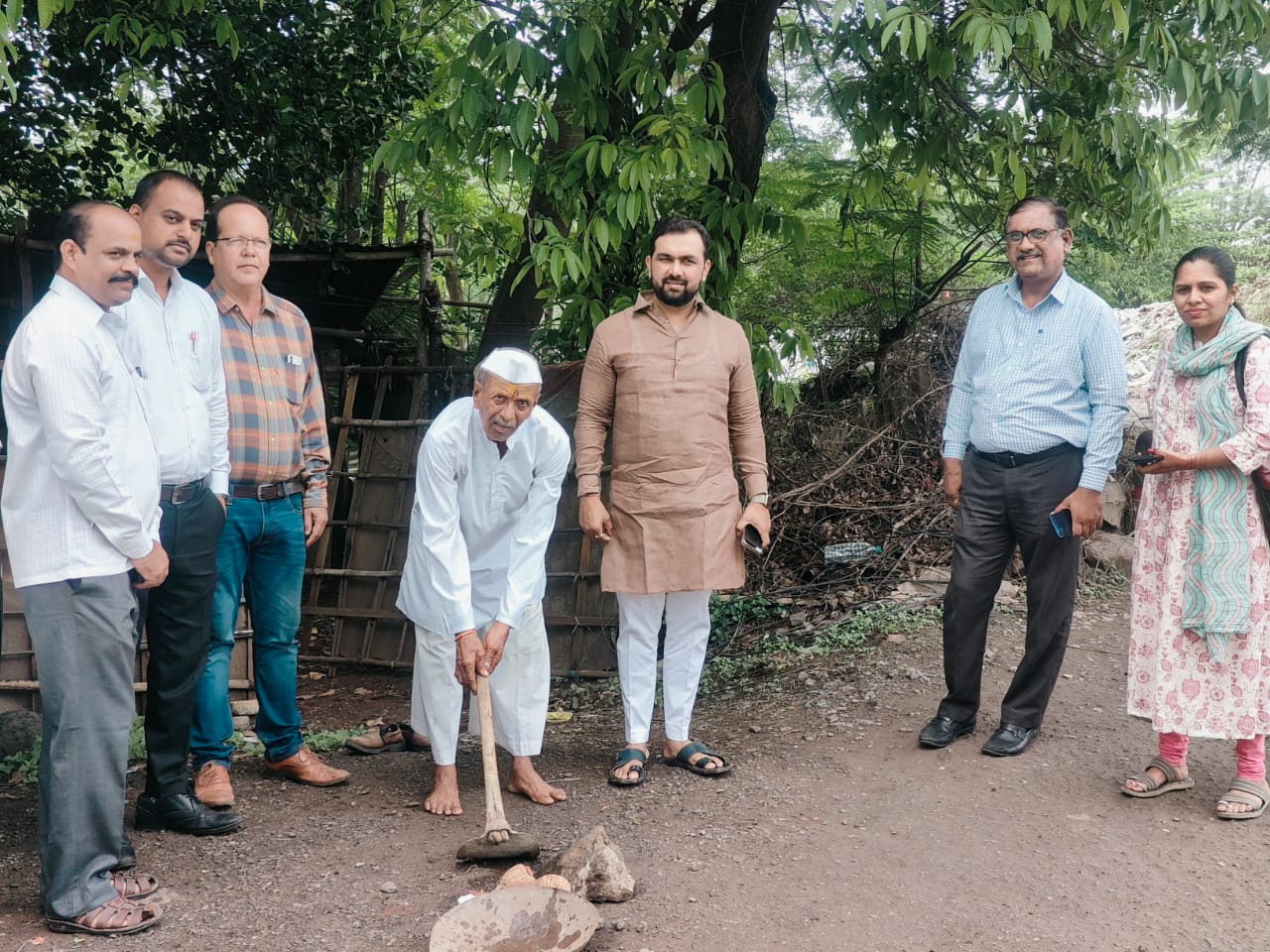 कोथरूडमधील एकलव्य कॉलेज येथील रखडलेल्या रस्त्याचे भूमिपूजन करून प्रत्यक्षात कामाला सुरुवात..