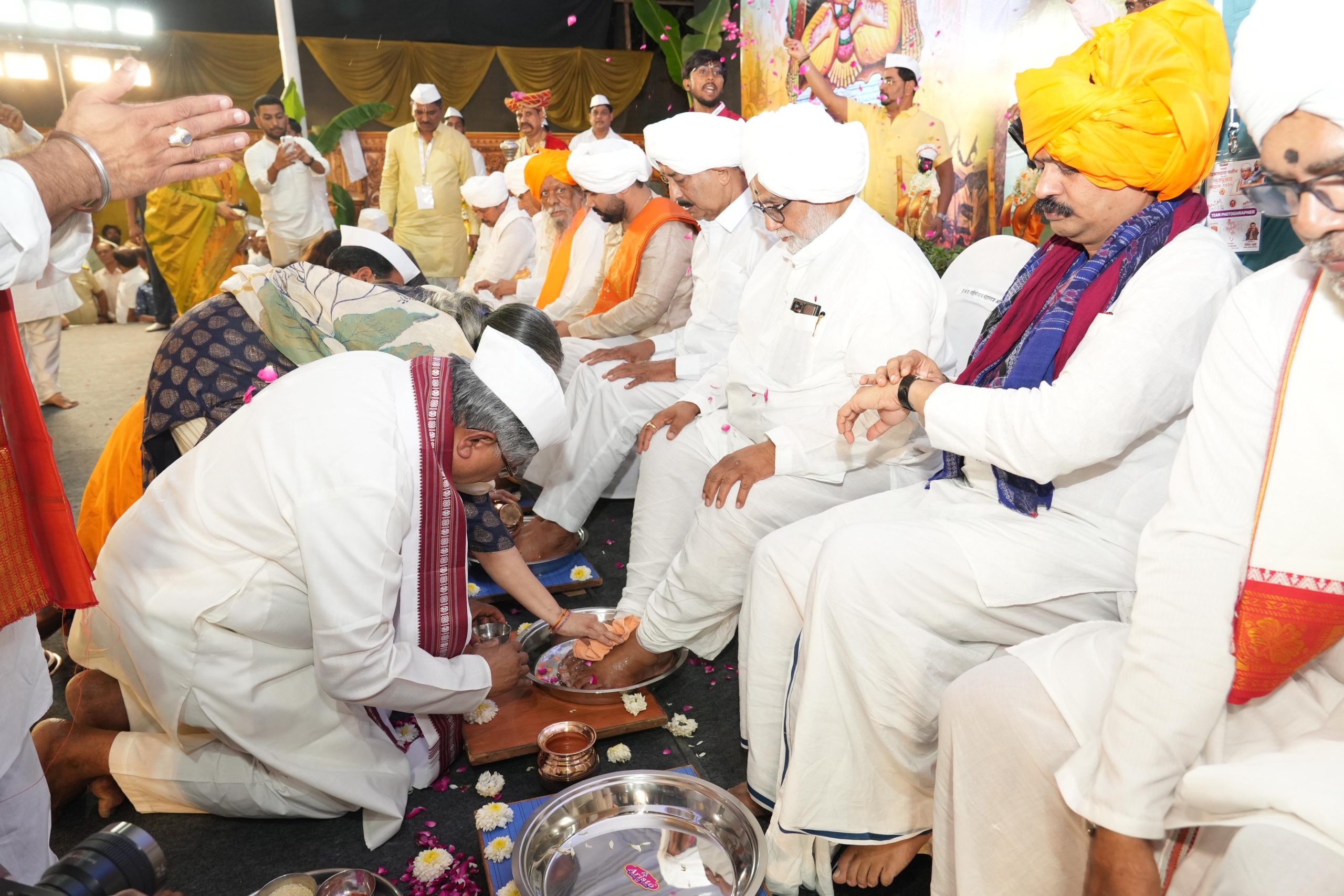 मंत्री चंद्रकांत पाटील यांच्या माध्यमातून कोथरूडमध्ये संत पूजन व पारमार्थिक साहित्य वाटप सोहळा उत्साहात संपन्न