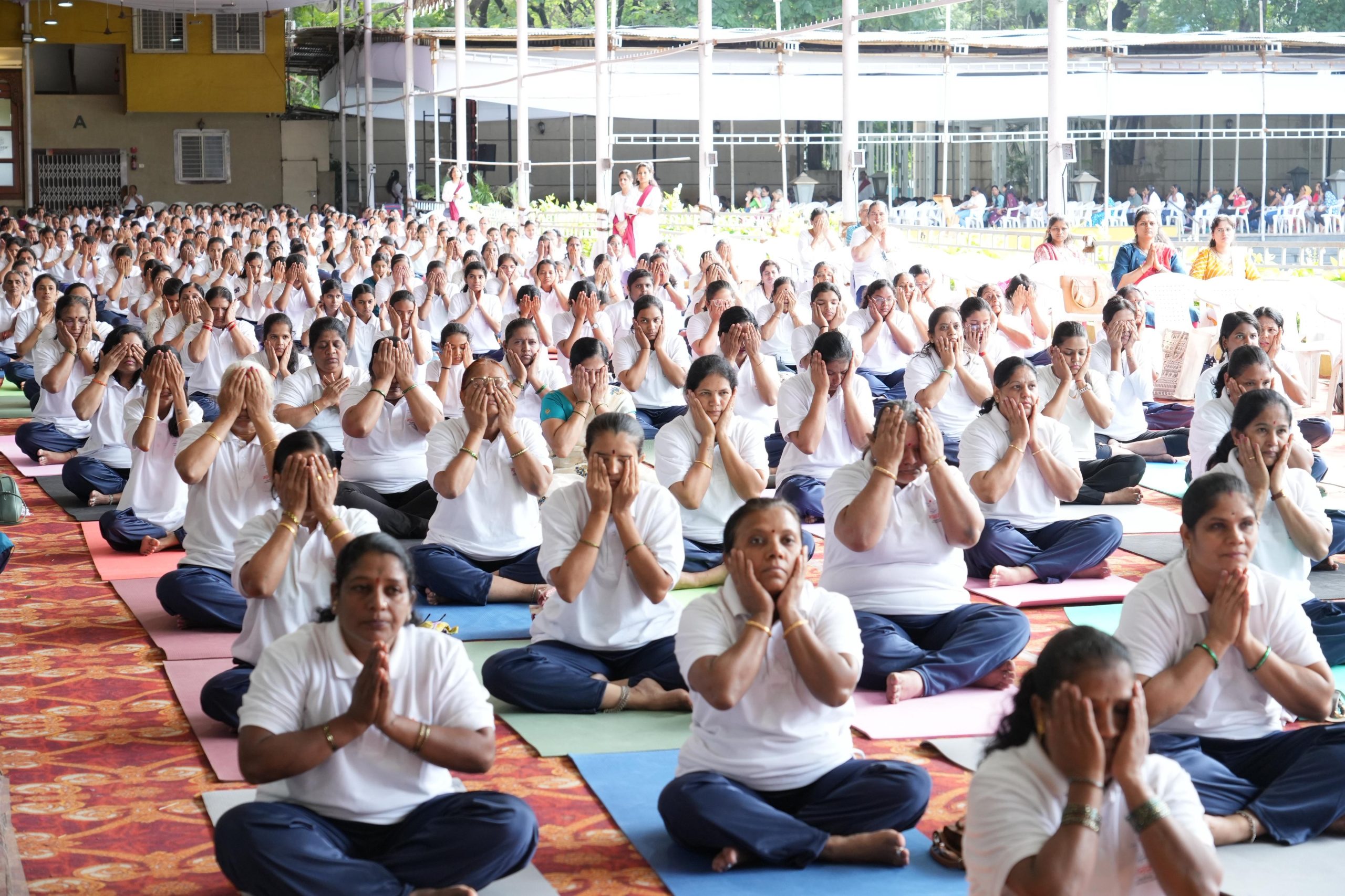कोथरूडमध्ये योग दिनाचे औचित्य साधून वस्ती भागातील १००० मुलींची योग प्रात्यक्षिके.. मानसी उपक्रमातील मुलींचा उत्स्फूर्त सहभाग