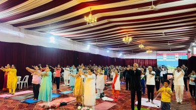 योग गुरूंनी केलेल्या मार्गदर्शनातून निरोगी आरोग्याचे रहस्य उलगडले.. कर्वेनगरमध्ये योग शिबिराचे आयोजन