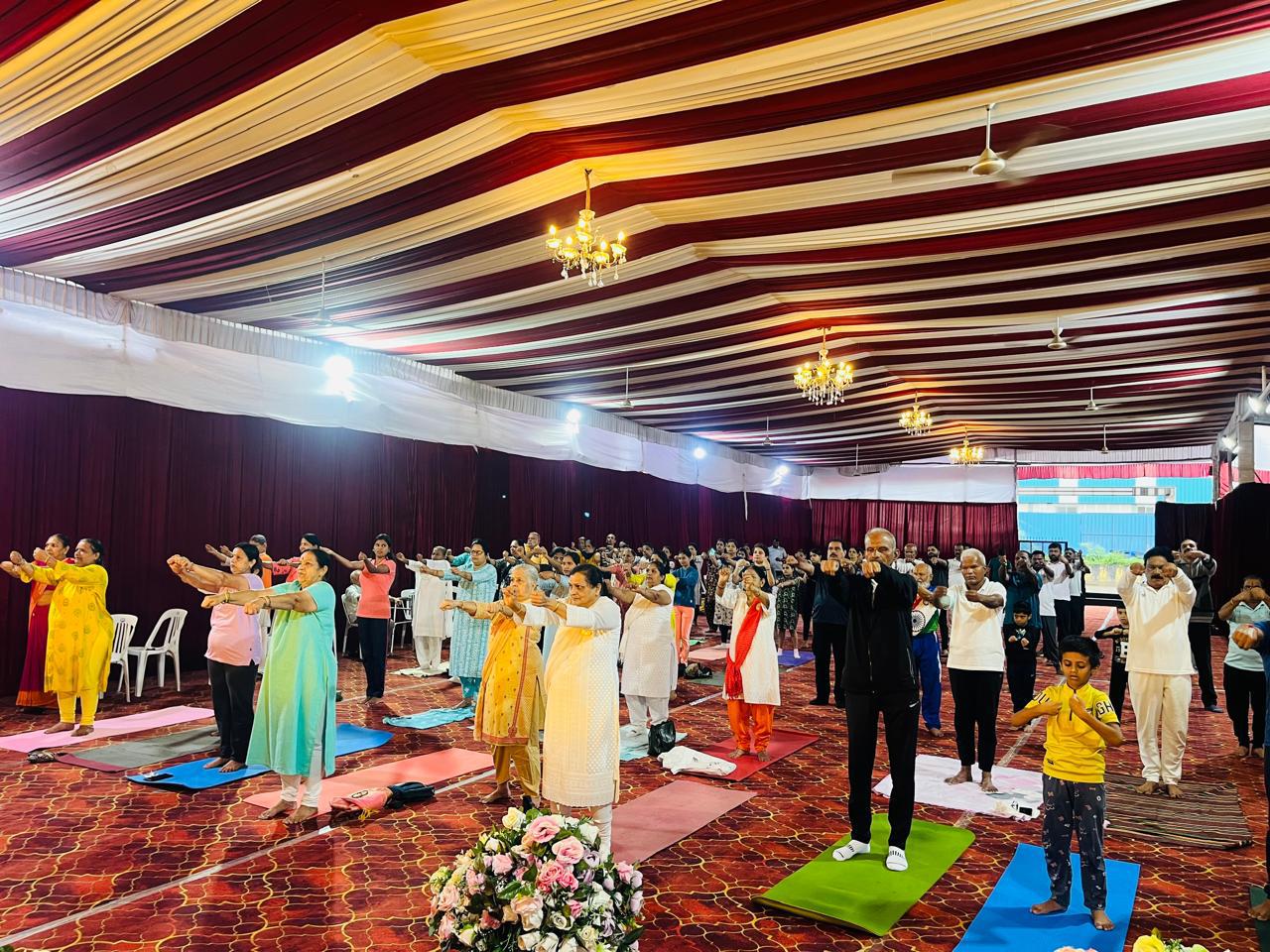 योग गुरूंनी केलेल्या मार्गदर्शनातून निरोगी आरोग्याचे रहस्य उलगडले.. कर्वेनगरमध्ये योग शिबिराचे आयोजन