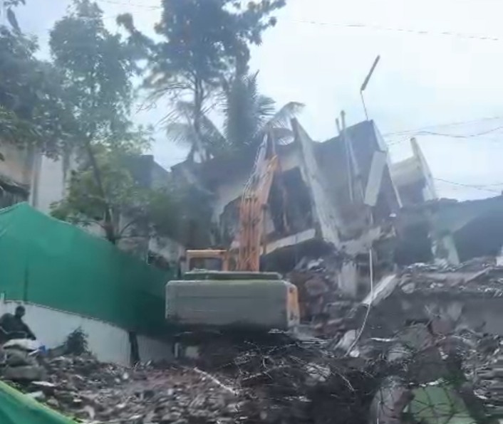 कोथरूडमधील भुसारी कॉलनीतील त्या इमारतीच्या कामाला स्थगिती.. नागरिकांच्या जीवाशी खेळणाऱ्या बांधकाम व्यावसायिकावर कठोर कारवाई होणार का?