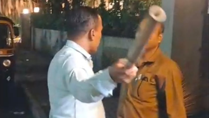रात्रपाळीत काम करणाऱ्या पालिकेच्या सफाई कामगारांवर होतायत हल्ले पोलीस व प्रशासकीय यंत्रणेचे दुर्लक्ष..! रात्रपाळीत काम करणाऱ्या पालिकेच्या सफाई कामगारांवर होतायत हल्ले पोलीस व प्रशासकीय यंत्रणेचे दुर्लक्ष..!
