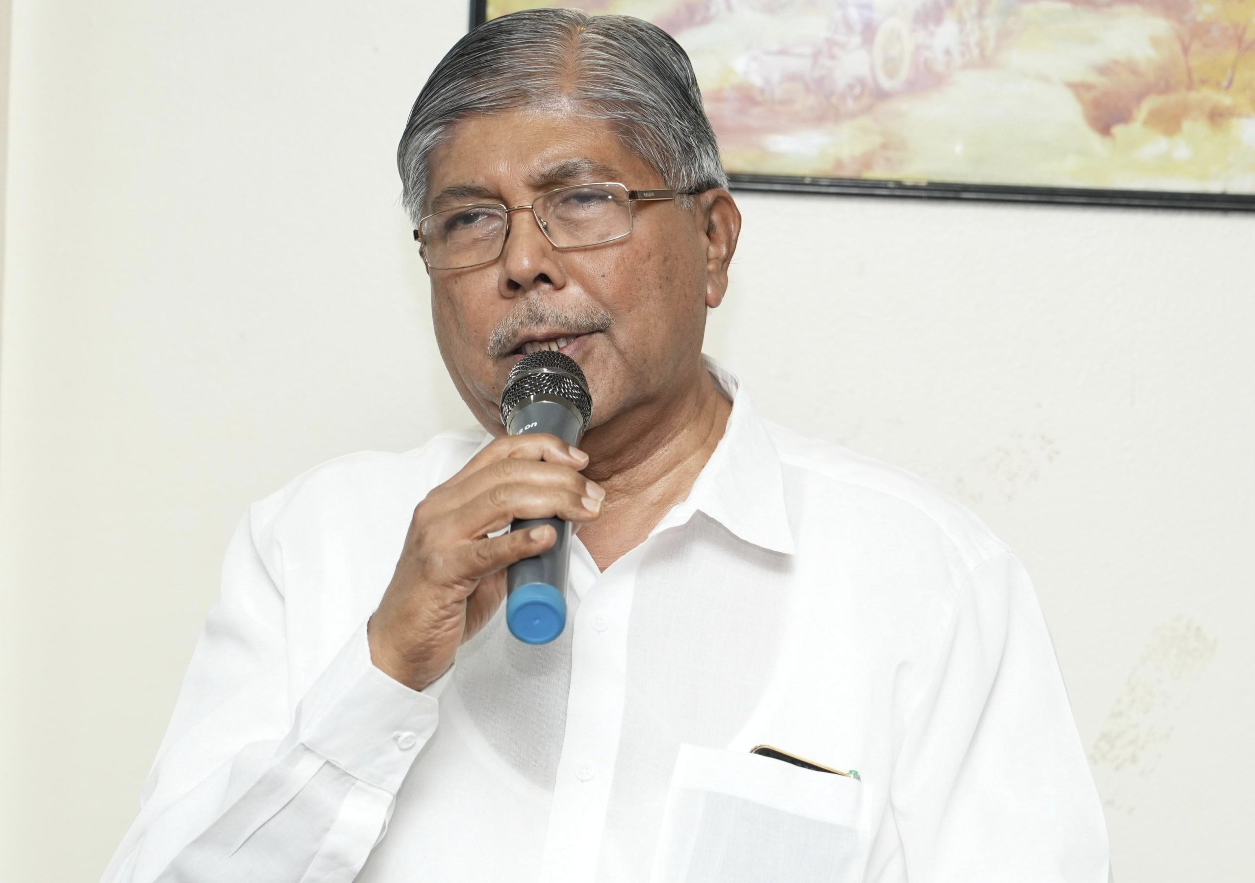 कोथरुड मध्ये वाहतूक नियंत्रणासाठी ५० वॅार्डनची नियुक्ती करा मंत्री चंद्रकांत पाटील यांचे निर्देश