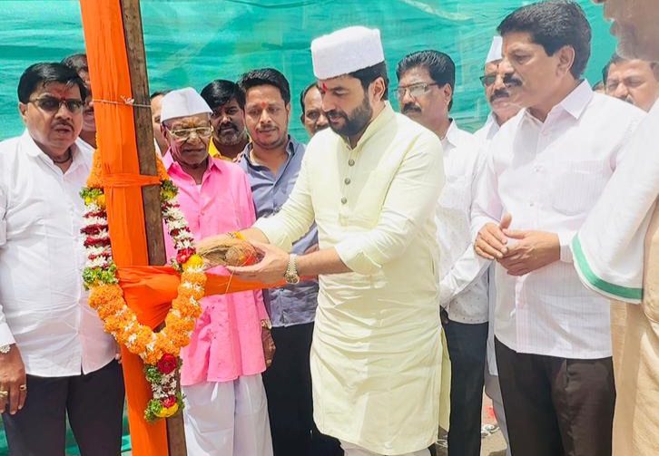 कोथरूडमध्ये अवतरणार प्रभू श्रीरामाची अयोध्यानगरी.. ग्रामगणपती समस्त गावकरी मंडळ कोथरूडच्या देखाव्याचे केंद्रीय मंत्री मुरलीधर मोहोळ यांच्या हस्ते वासापूजन कोथरूडमध्ये अवतरणार प्रभू श्रीरामाची अयोध्यानगरी.. ग्रामगणपती समस्त गावकरी मंडळ कोथरूडच्या देखाव्याचे केंद्रीय मंत्री मुरलीधर मोहोळ यांच्या हस्ते वासापूजन