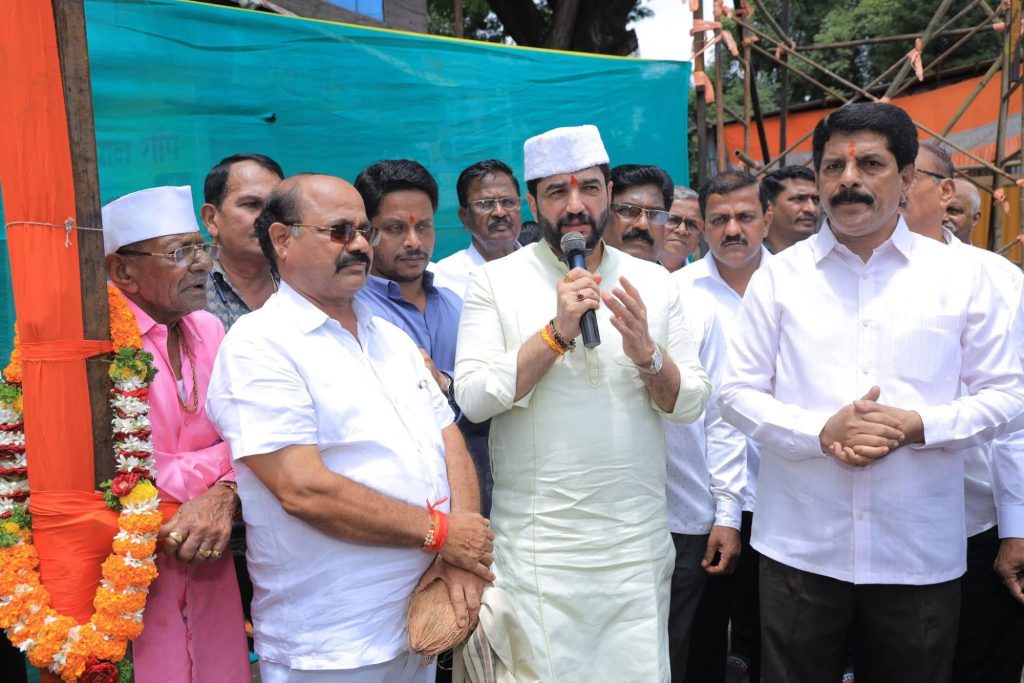 कोथरूडमध्ये अवतरणार प्रभू श्रीरामाची अयोध्यानगरी.. ग्रामगणपती समस्त गावकरी मंडळ कोथरूडच्या देखाव्याचे केंद्रीय मंत्री मुरलीधर मोहोळ यांच्या हस्ते वासापूजन Fb img 17548420640893459567206260010248