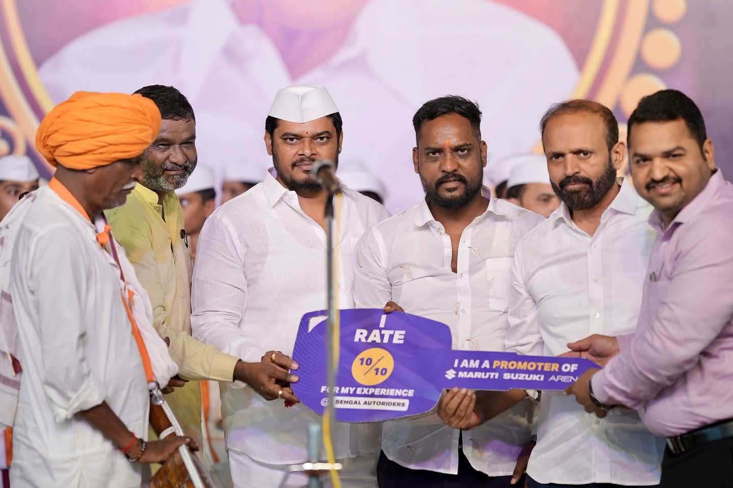 वडिलांच्या स्मरणार्थ आयोजित कीर्तन महोत्सवात बापूसाहेब दगडे पाटील यांच्याकडून आरोग्यसेवेसाठी संस्थेस रुग्णवाहिका प्रदान..