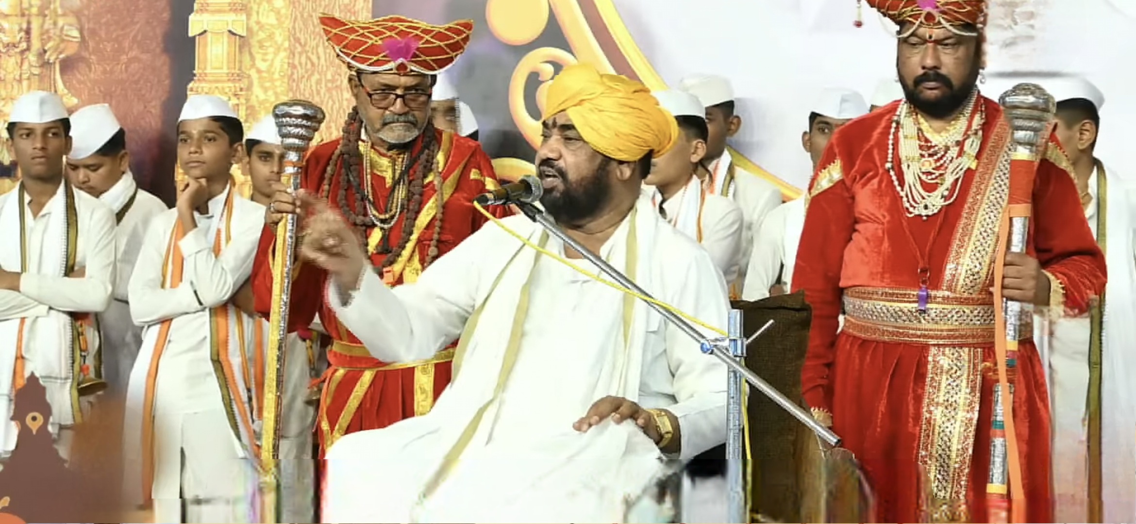 जगातलं सर्वात श्रेष्ठ तीर्थ म्हणजे माय आणि बाप.. रामायणाचार्य ह. भ. प. रामराव महाराज ढोक यांच्या कीर्तनावेळी उपस्थितांचे डोळे पाणावले..