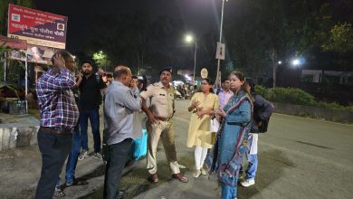 राधा चौकातील वाहतूक कोंडीच्या समस्येची पोलीस अधिकाऱ्यांसमवेत पाहणी; कायमस्वरूपी उपाययोजनेसाठी प्रयत्न सुरू – पूनम विशाल विधाते 