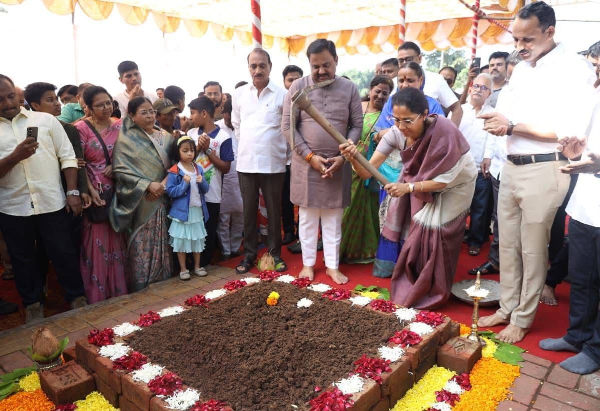 कर्वेनगरमध्ये पुणे शहरातील महापालिकेच्या पहिल्या धनुर्विद्या क्रीडा संकुलाचे खासदार सुप्रिया सुळे यांच्या हस्ते भूमिपूजन.. कर्वेनगरमध्ये पुणे शहरातील महापालिकेच्या पहिल्या धनुर्विद्या क्रीडा संकुलाचे खासदार सुप्रिया सुळे यांच्या हस्ते भूमिपूजन..