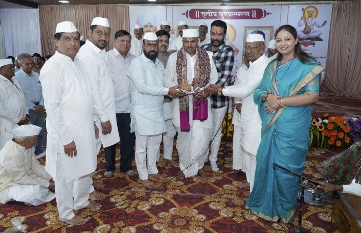 बाणेर मध्ये राष्ट्रवादी काँग्रेस पुणे शहर महिला कार्याध्यक्षा पुनम विशाल विधाते यांचे सासरे कै. बाबुराव चिंधू विधाते व कै. संतोष बाळासाहेब विधाते यांच्या तृतीय पुण्यस्मरण सोहळ्या निमीत्ताने ह.भ.प. माऊली महाराज कदम (छोटे माऊली) यांचे कीर्तन संपन्न बाणेर मध्ये राष्ट्रवादी काँग्रेस पुणे शहर महिला कार्याध्यक्षा पुनम विशाल विधाते यांचे सासरे कै. बाबुराव चिंधू विधाते व कै. संतोष बाळासाहेब विधाते यांच्या तृतीय पुण्यस्मरण सोहळ्या निमीत्ताने ह. भ. प. माऊली महाराज कदम (छोटे माऊली) यांचे कीर्तन संपन्न