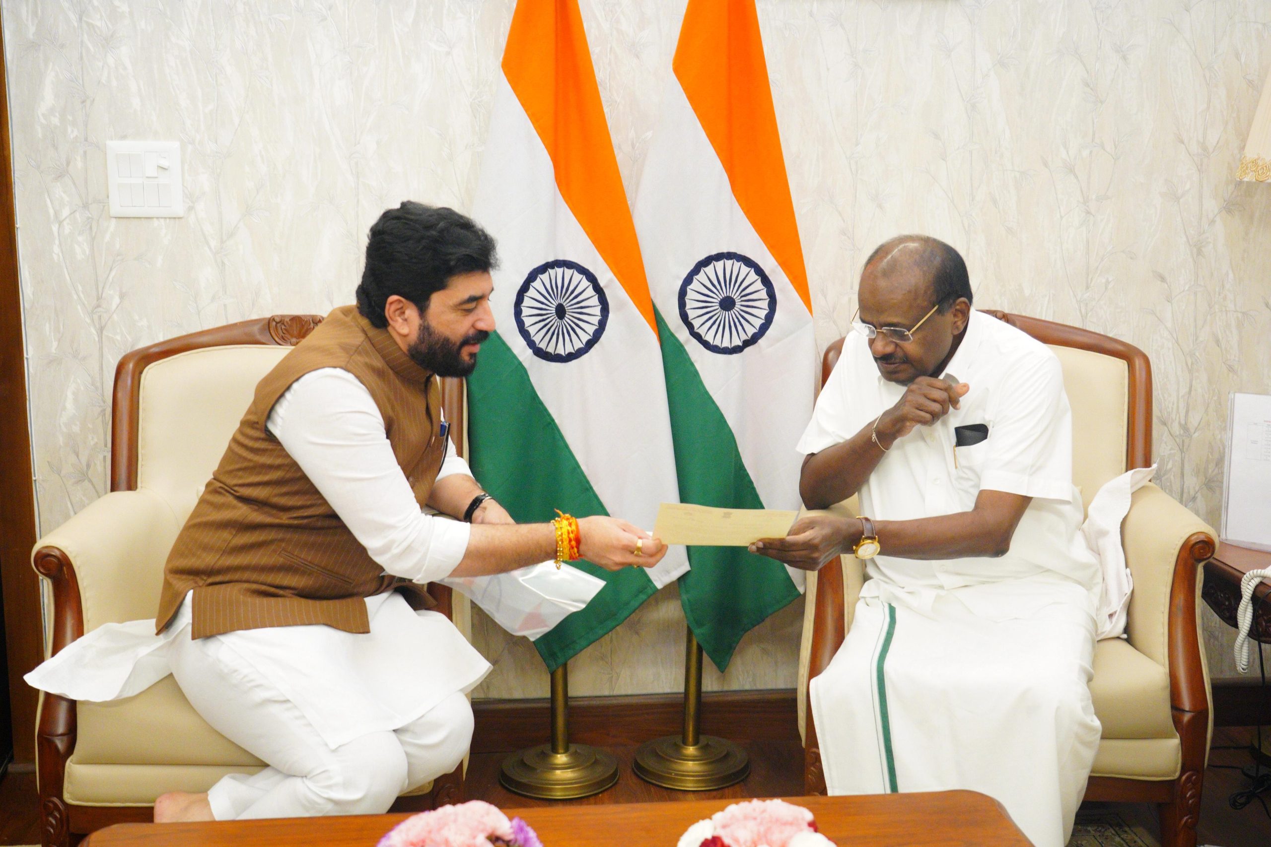 मोदी सरकारची पुणेकरांना मोठी भेट पुण्याला १००० ई-बस मंजूर- केंद्रीय मंत्री मुरलीधर मोहोळ यांच्या प्रयत्नांना यश