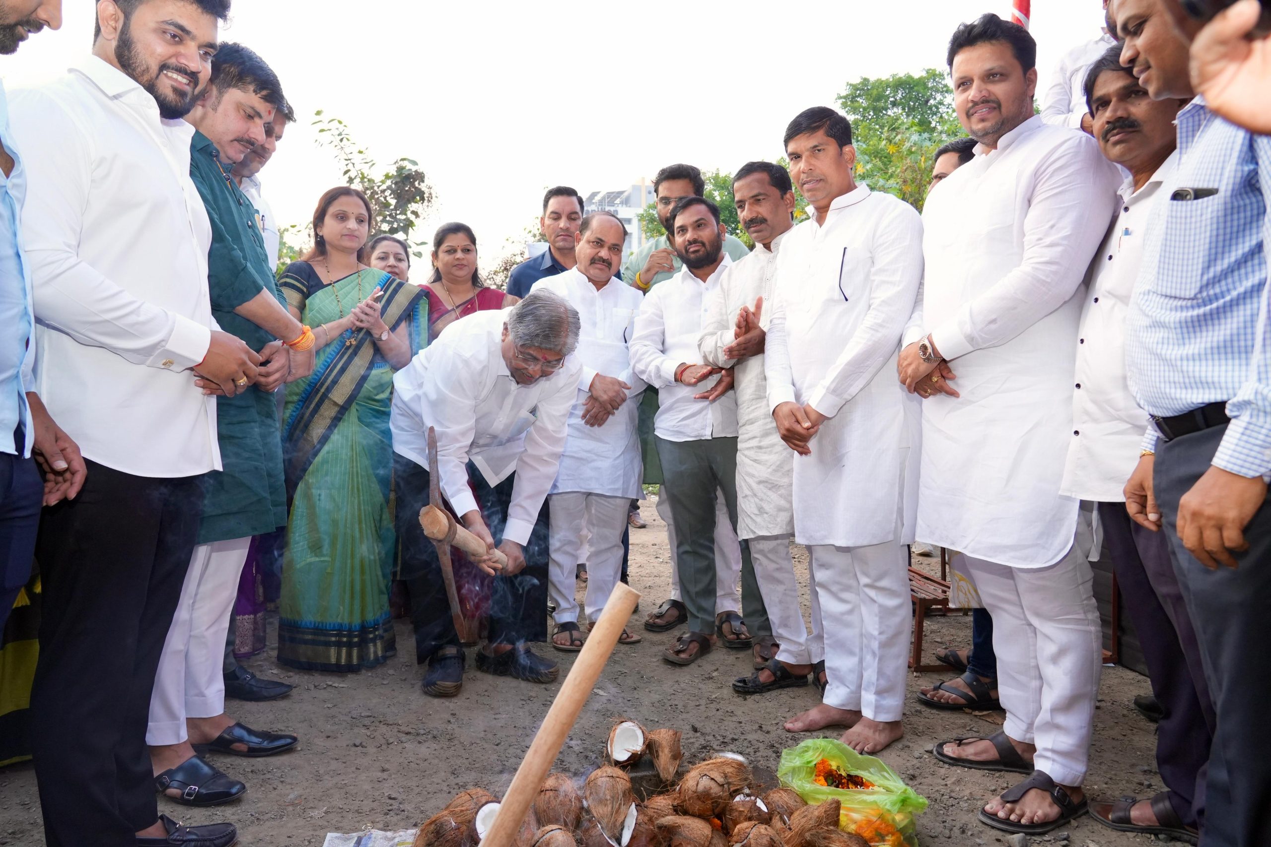 मंत्री चंद्रकांत पाटील यांच्या पाठपुराव्याला यश;सुतारवाडी बस डेपोच्या २४ मीटर रस्त्याच्या कामाचा शुभारंभ