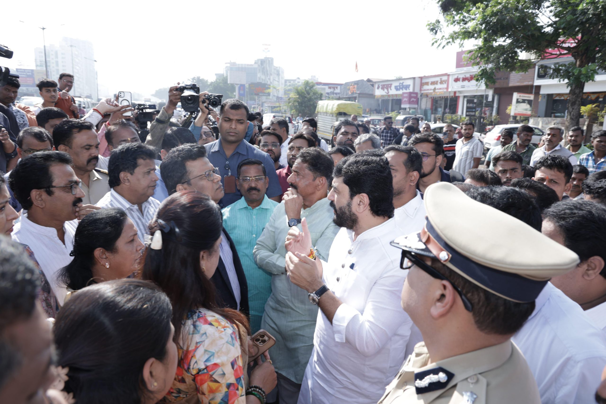 नवले पूल परिसरात अल्पकालीन उपायांबाबत उद्या बैठक,नऱ्हे ते रावेत उन्नत मार्गाचाही करणार पाठपुरावा; केंद्रीय राज्यमंत्री मुरलीधर मोहोळ यांनी नवले पूल परिसराला भेट देत केली पाहणी