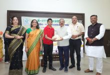 ई-श्वास फाऊंडेशनच्या दशकपूर्ती सोहळ्यानिमित्त दहावी आणि बारावीच्या विद्यार्थ्यांना २१ अपेक्षित प्रश्नसंच भेट 