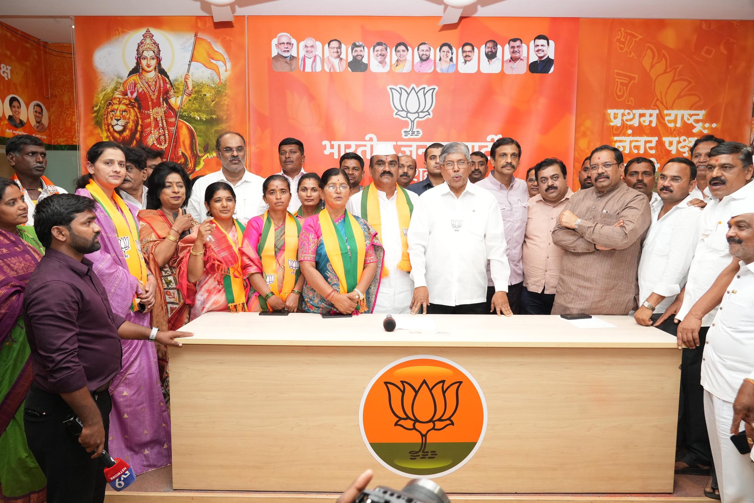 पुणे उत्तर मध्ये राष्ट्रवादी काँग्रेसला खिंडार : शिरुरच्या माजी आमदारांचा असंख्य कार्यकर्त्यांसह भाजपमध्ये प्रवेश