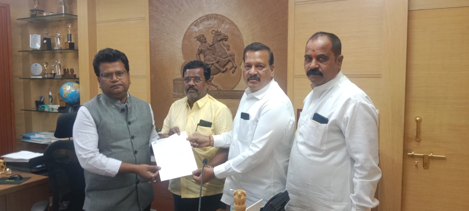 ज्यांनी पाया घातला, नावही त्यांचेच हवे! वारजेतील कल्चरल सेंटरला स्व. अजित दादा पवार यांचे नाव देण्याची मागणी..