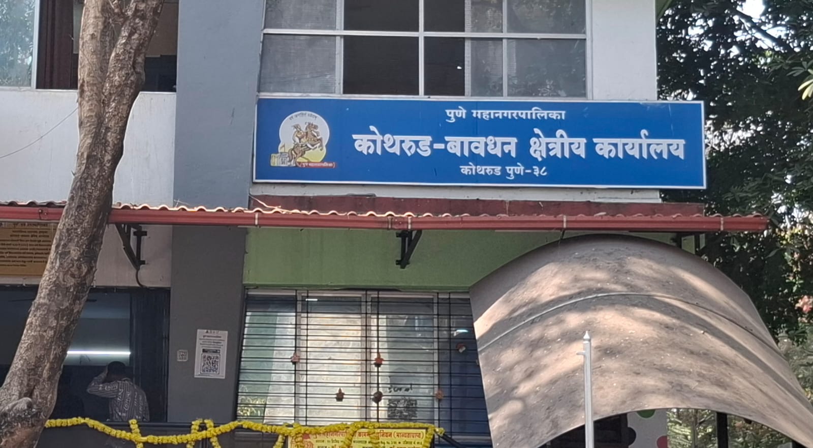 भुसारी कॉलनी, बावधन प्रभाग क्रमांक १० मधील नगरसेवक आक्रमक भूमिकेत ; या प्रश्नांवर अधिकाऱ्यांना धरले धारेवर