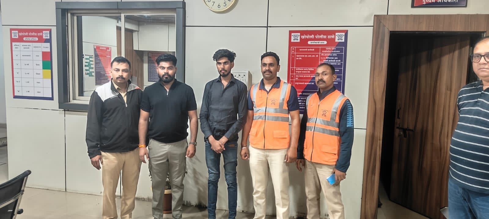 मुंबई–पुणे द्रुतगती महामार्गावर आत्महत्येचा प्रयत्न करायला निघालेल्या तरुणाचे पोलिसांनी वाचवले प्राण