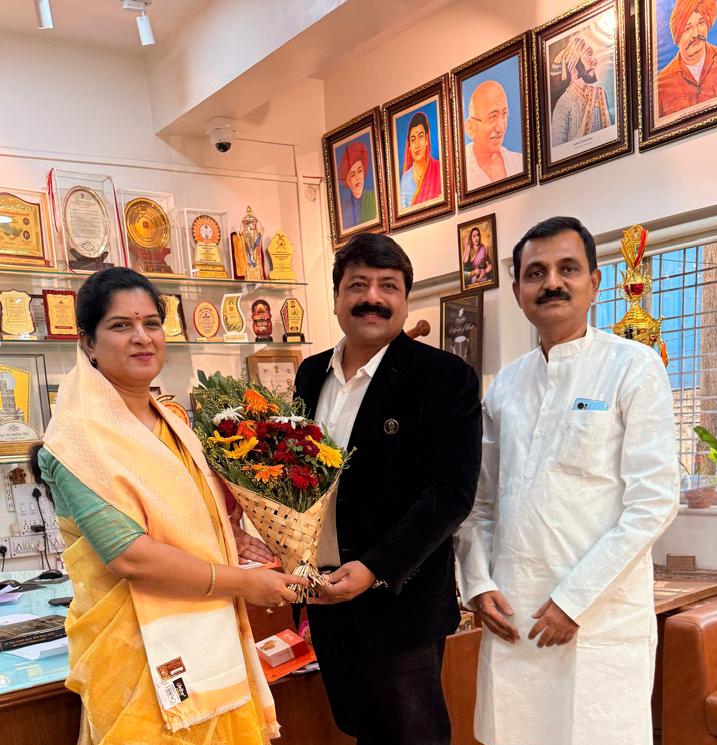 जेजुरीच्या माजी नगराध्यक्षा अमृता संदीप घोणे यांनी मिळवली पीएचडी