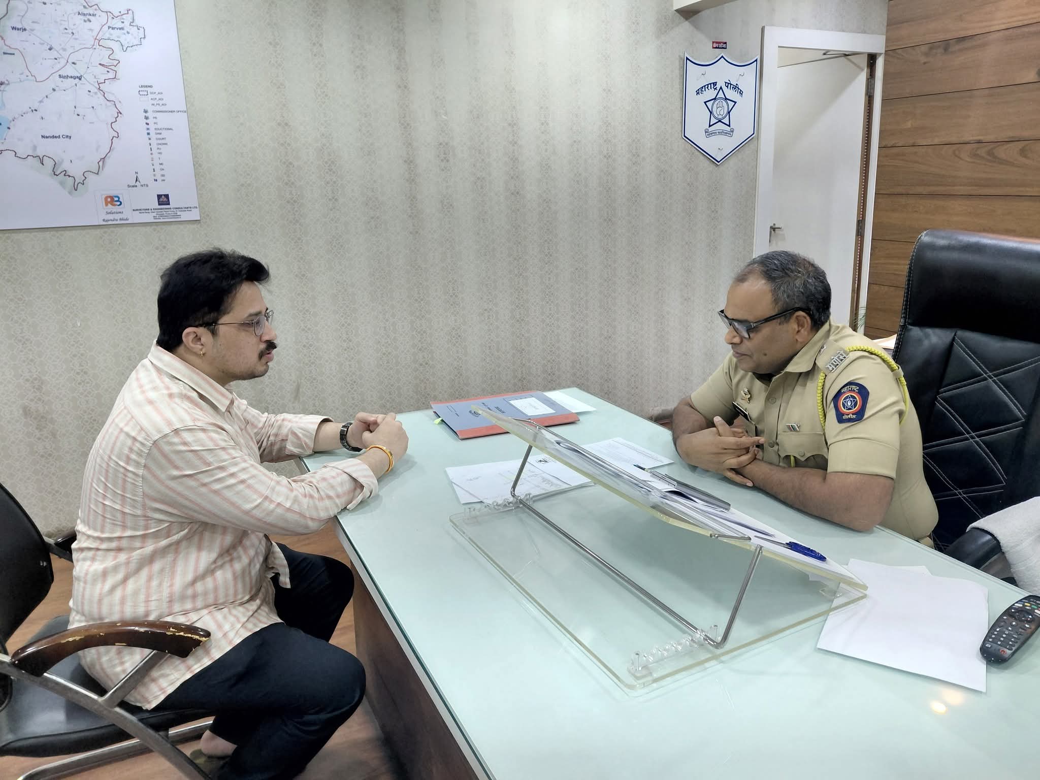 महिला व बाल सुरक्षेसंदर्भात नगरसेवक हर्षवर्धन मानकर यांनी पोलिस उपायुक्त संभाजी कदम यांच्याकडे केली महत्वपूर्ण मागणी.. महिला व बाल सुरक्षेसंदर्भात नगरसेवक हर्षवर्धन मानकर यांनी पोलिस उपायुक्त संभाजी कदम यांच्याकडे केली महत्वपूर्ण मागणी..