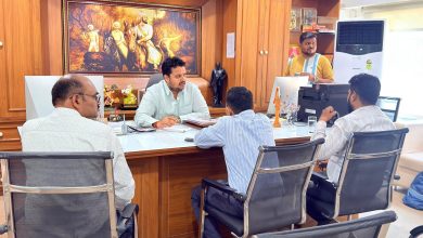 बाणेर-बालेवाडी परिसरातील वीज पुरवठा नियमित करण्यासाठी अमोल बालवडकर यांच्याकडून प्रस्तावित सबस्टेशनच्या जागेची प्रत्यक्ष पाहणी; अधिकाऱ्यांशी चर्चा बाणेर-बालेवाडी परिसरातील वीज पुरवठा नियमित करण्यासाठी अमोल बालवडकर यांच्याकडून प्रस्तावित सबस्टेशनच्या जागेची प्रत्यक्ष पाहणी; अधिकाऱ्यांशी चर्चा