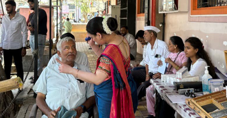 महाराष्ट्र दिनानिमित्त शिवशाही प्रतिष्ठानच्या वतीने नेत्र तपासणी शिबिर..