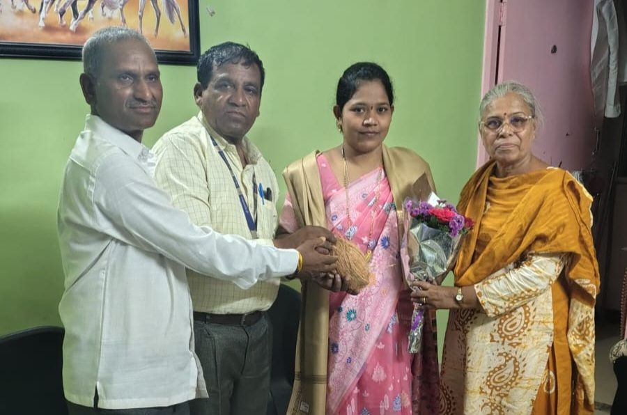 “हालाखीच्या संघर्षातून उभी राहिली जिद्द; कंत्राटी महिला सफाई सेविका सुवर्णा पवार झाल्या १० वी पास” Img 20260502 wa02513342886341699098623
