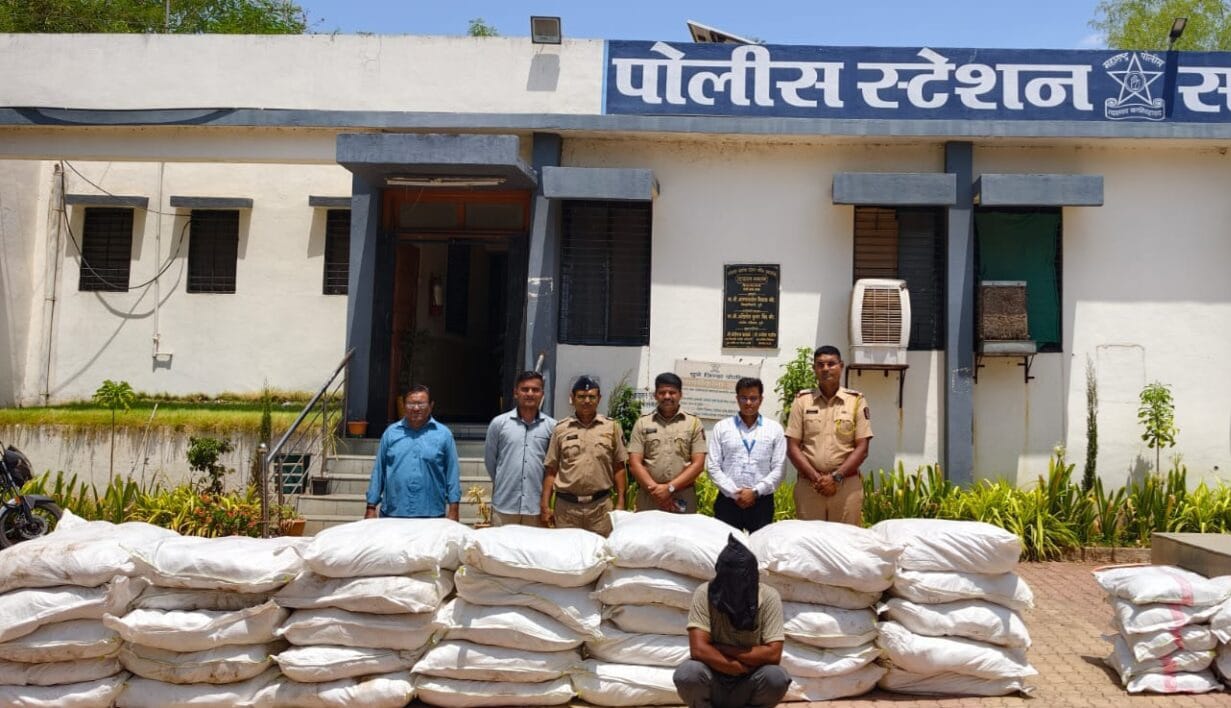 अन्न औषध प्रशासनाच्या राज्यभर 195 ठिकाणी धाडी ; 192 व्यक्तींना अटक अन्न औषध प्रशासनाच्या राज्यभर 195 ठिकाणी धाडी ; 192 व्यक्तींना अटक