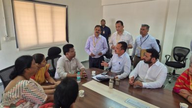 पुण्यात पाण्यावरून राजकारण तापले, भाजपकडून प्रशासनाची पाठराखण तर राष्ट्रवादी कडून आंदोलन, एक महिन्यानंतरही समस्या सोडवण्यात अपयश पुण्यात पाण्यावरून राजकारण तापले, भाजपकडून प्रशासनाची पाठराखण तर राष्ट्रवादी कडून आंदोलन, एक महिन्यानंतरही समस्या सोडवण्यात अपयश