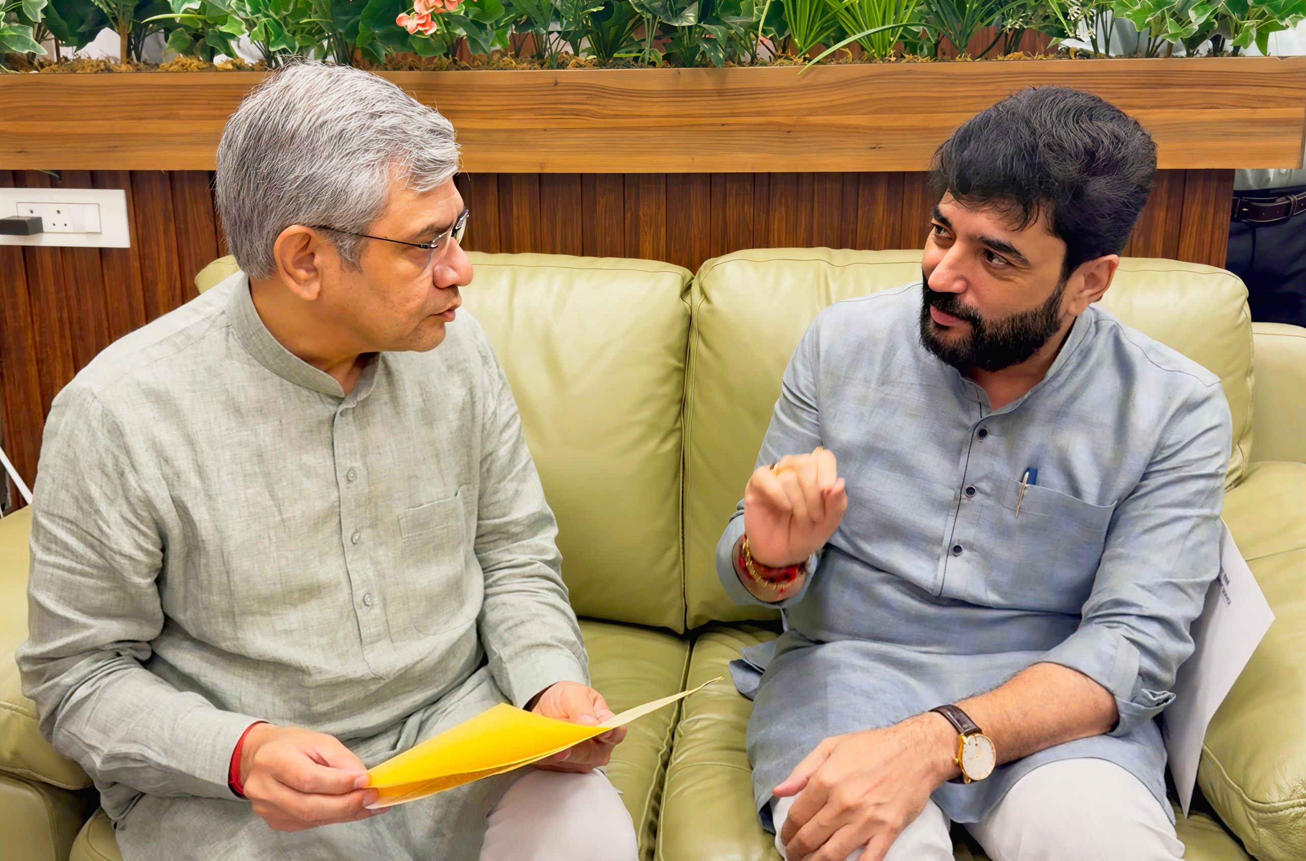पुणे आकाशवाणीचा वृत्त विभाग बंद होणार नाही केंद्रीय मंत्री अश्विनी वैष्णव यांची ग्वाही; केंद्रीय मंत्री मुरलीधर मोहोळ यांच्या पाठपुराव्याला यश पुणे आकाशवाणीचा वृत्त विभाग बंद होणार नाही केंद्रीय मंत्री अश्विनी वैष्णव यांची ग्वाही; केंद्रीय मंत्री मुरलीधर मोहोळ यांच्या पाठपुराव्याला यश