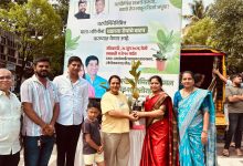 वटपौर्णिमेनिमित्त शिवगर्जना प्रतिष्ठानतर्फे वटवृक्षाच्या रोपांचे वाटप.. पर्यावरण संवर्धनाचा दिला संदेश
