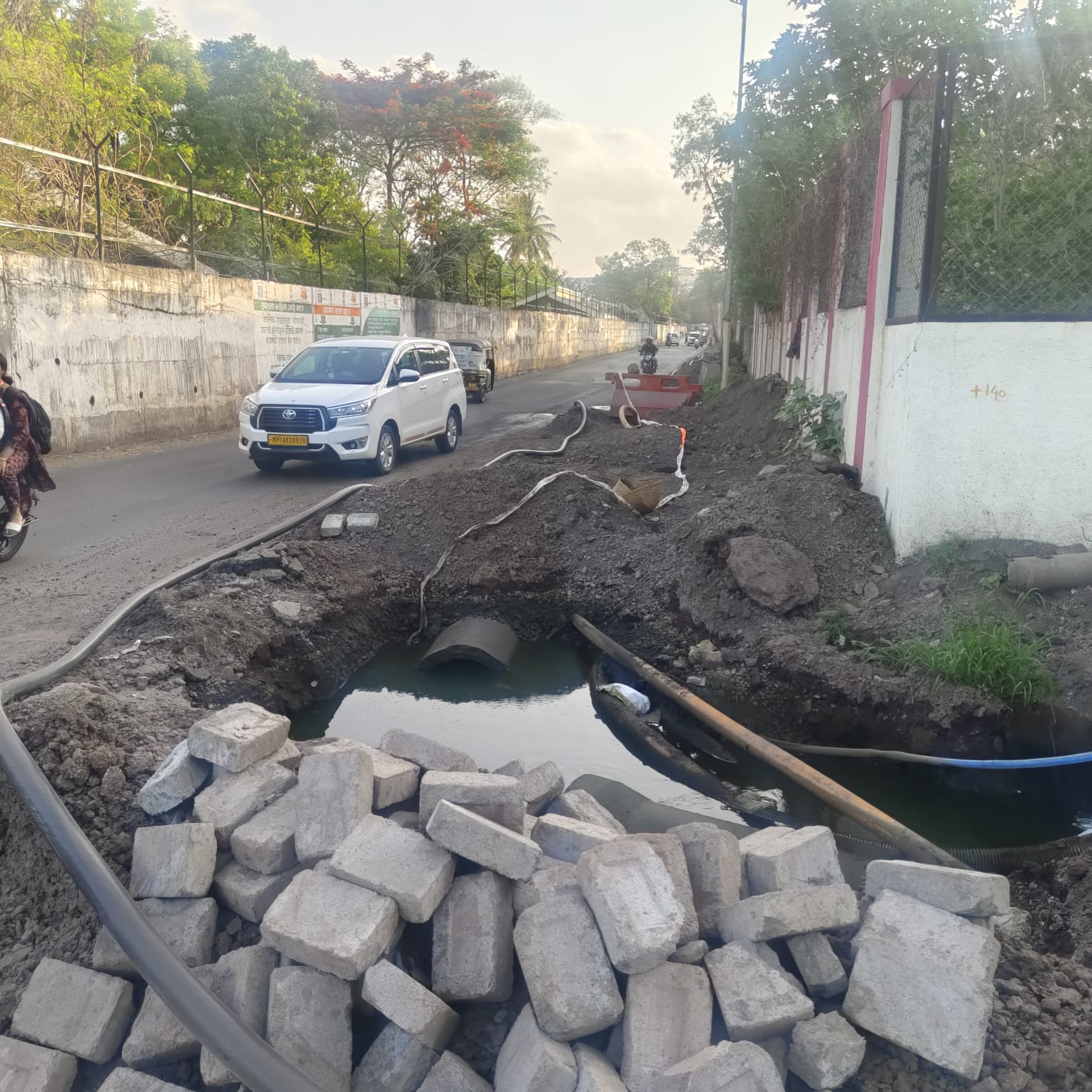 रखडलेल्या पावसाळी वाहिन्यांच्या कामाचा मुहूर्त कधी? पुण्यात महापालिका प्रशासनाचा अनागोंदी कारभार रखडलेल्या पावसाळी वाहिन्यांच्या कामाचा मुहूर्त कधी? पुण्यात महापालिका प्रशासनाचा अनागोंदी कारभार