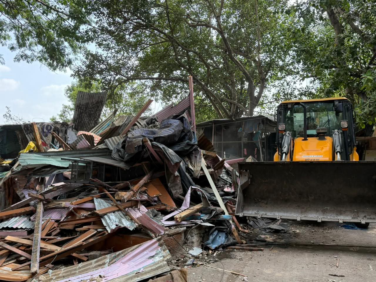 येरवड्यात कारवाईनंतर देखील अतिक्रमणे शाबूत; कारवाईचा केवळ फार्स? येरवड्यात कारवाईनंतर देखील अतिक्रमणे शाबूत; कारवाईचा केवळ फार्स?