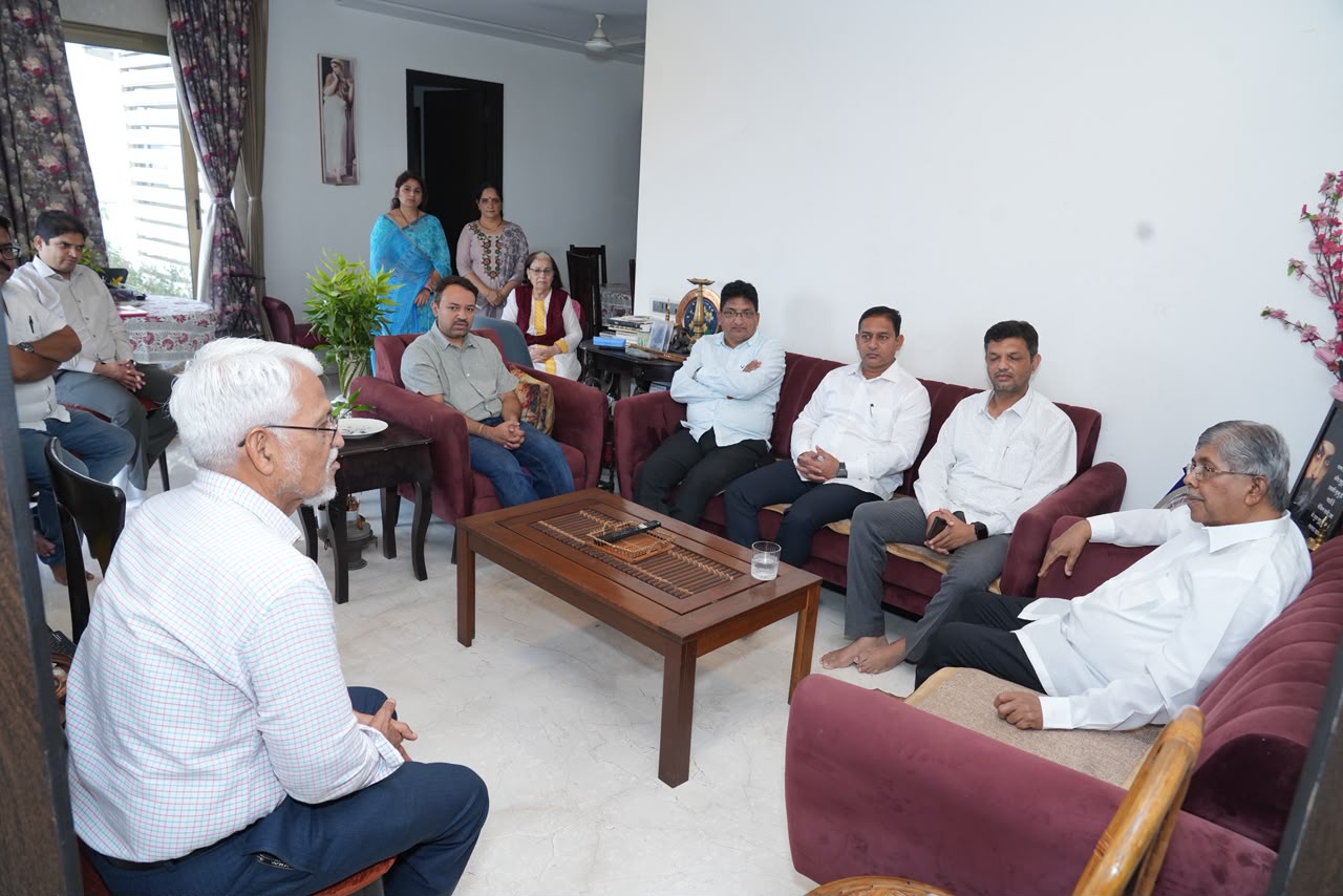 मंत्री चंद्रकांत पाटील यांच्याकडून डॉ. कुमार सप्तर्षी यांना श्रद्धांजली..