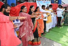 बार्टीची संविधान दिंडी; आळंदी ते पंढरपूर पर्यत समतादुतांनी केला वारकरी बांधवांमध्ये संविधानाचा जागर