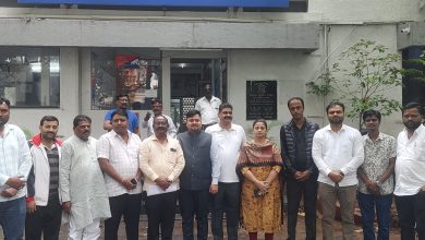 पुण्यात निवेदन देण्यापूर्वीच काँग्रेस कार्यकर्त्यांना पोलिसांनी घेतले ताब्यात पुण्यात निवेदन देण्यापूर्वीच काँग्रेस कार्यकर्त्यांना पोलिसांनी घेतले ताब्यात