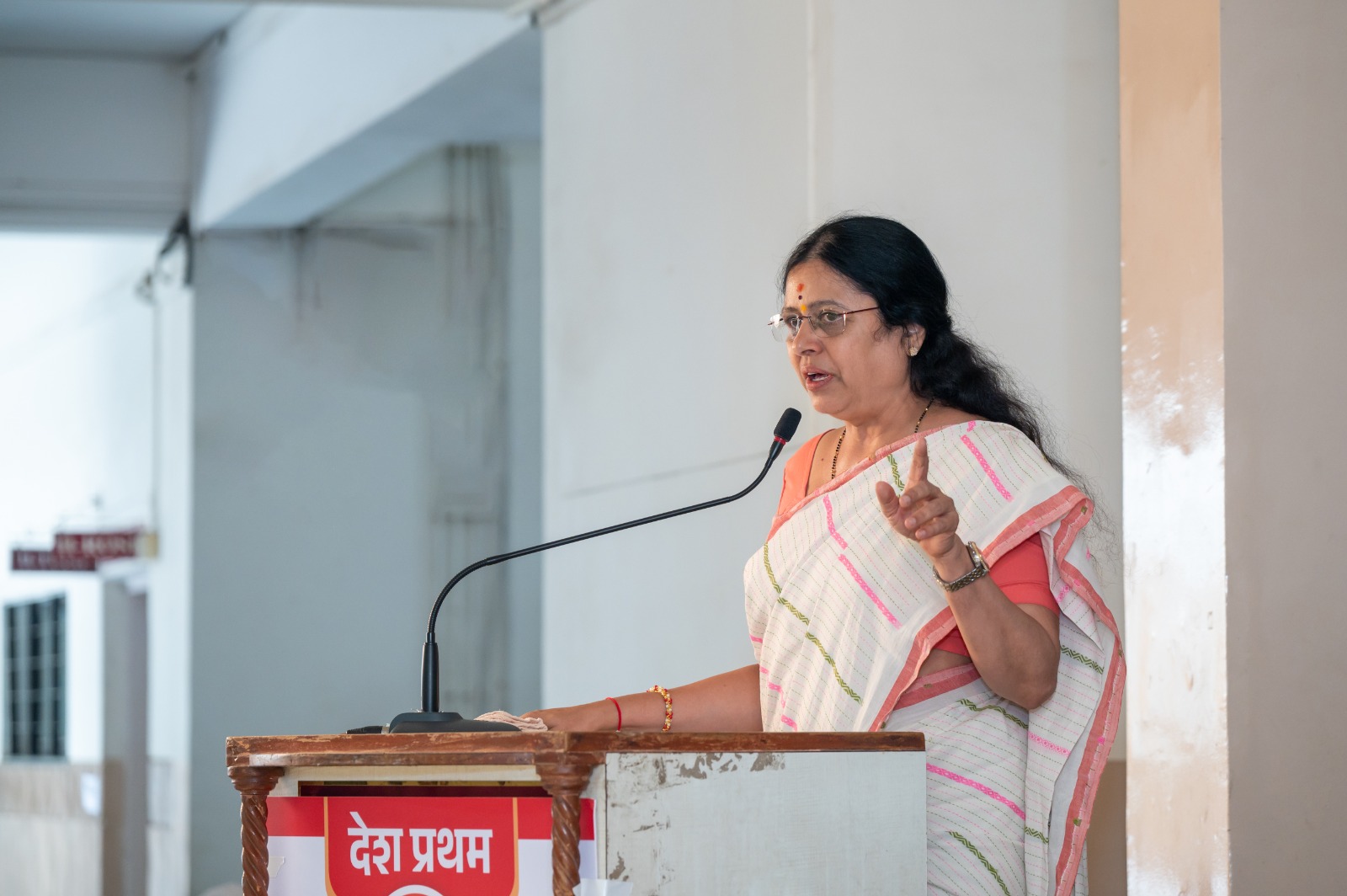 युवा पिढीवर राष्ट्र प्रेमाचे संस्कार घडवण्याचे सामर्थ्य&nbsp; या राष्ट्र मंत्रात ;&nbsp; खासदार प्रा. डॉ. मेधा कुलकर्णी यांनी कथन केला राष्ट्र मंत्राचा महिमा