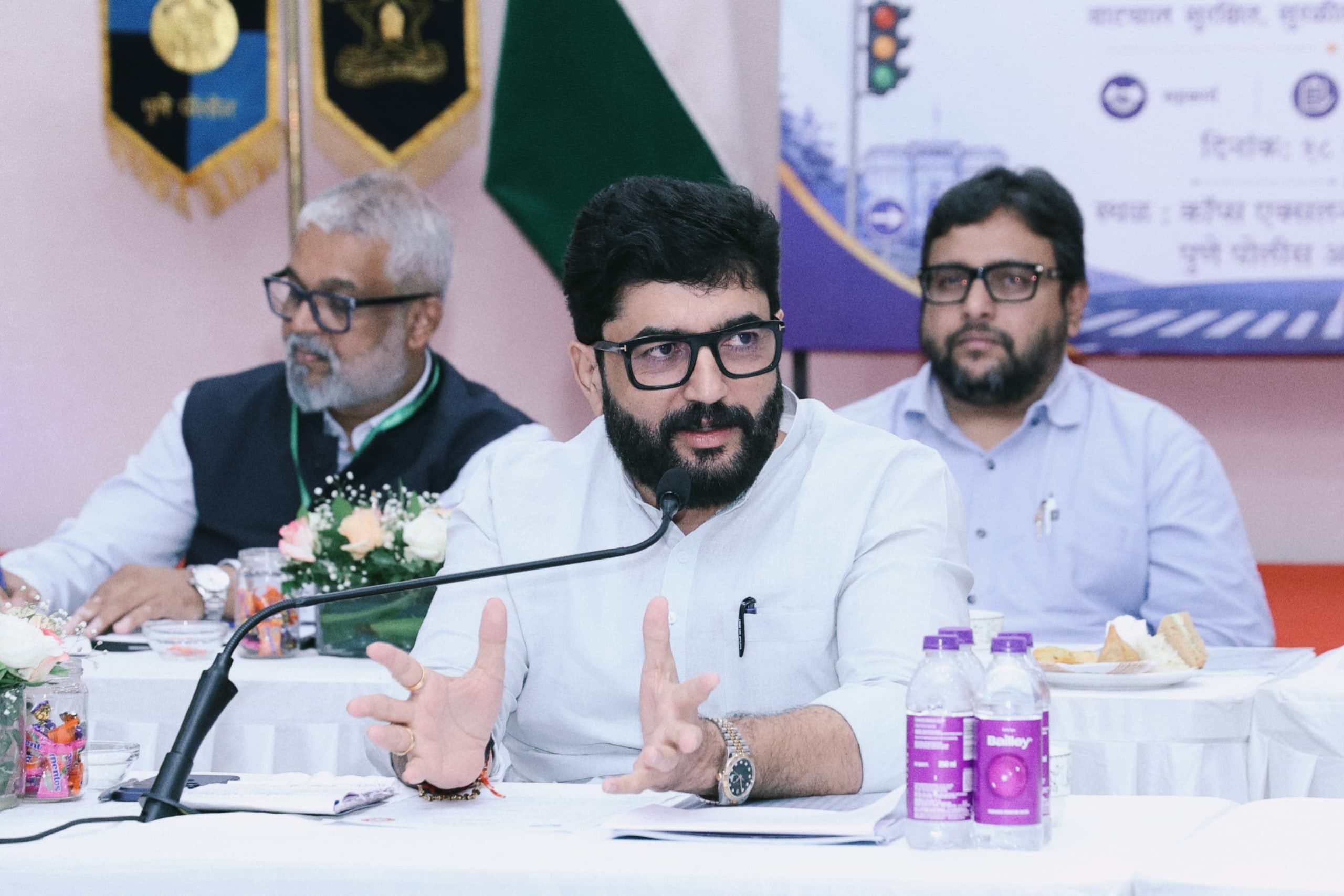 वाहतूक कोंडीचा प्रश्न गंभीर; पुढील ५० वर्षांचा विचार करून उपाययोजना कराव्यात- केंद्रीय राज्यमंत्री मुरलीधर मोहोळ वाहतूक कोंडीचा प्रश्न गंभीर; पुढील ५० वर्षांचा विचार करून उपाययोजना कराव्यात- केंद्रीय राज्यमंत्री मुरलीधर मोहोळ