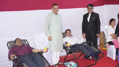 स्वतःच्या आनंदापेक्षा समाजाचे ऋण महत्त्वाचे ; उद्योजक संजय भोर यांच्या वाढदिवसादिवशी १२७ जणांचे रक्तदान..