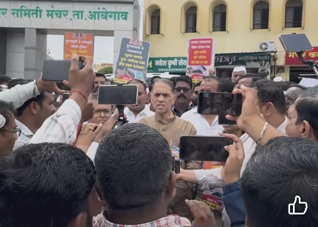 पुणे–नाशिक रेल्वेसाठी मंचरमध्ये एल्गार; ‘सरळ मार्गानेच रेल्वे झाली पाहिजे’, दिलीप वळसे पाटील यांची आक्रमक भूमिका पुणे–नाशिक रेल्वेसाठी मंचरमध्ये एल्गार; ‘सरळ मार्गानेच रेल्वे झाली पाहिजे’, दिलीप वळसे पाटील यांची आक्रमक भूमिका