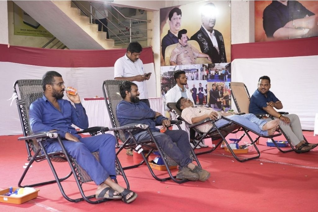 स्वतःच्या आनंदापेक्षा समाजाचे ऋण महत्त्वाचे ; उद्योजक संजय भोर यांच्या वाढदिवसादिवशी १२७ जणांचे रक्तदान.. Screenshot 20260812 121119 gallery4900350756864424333