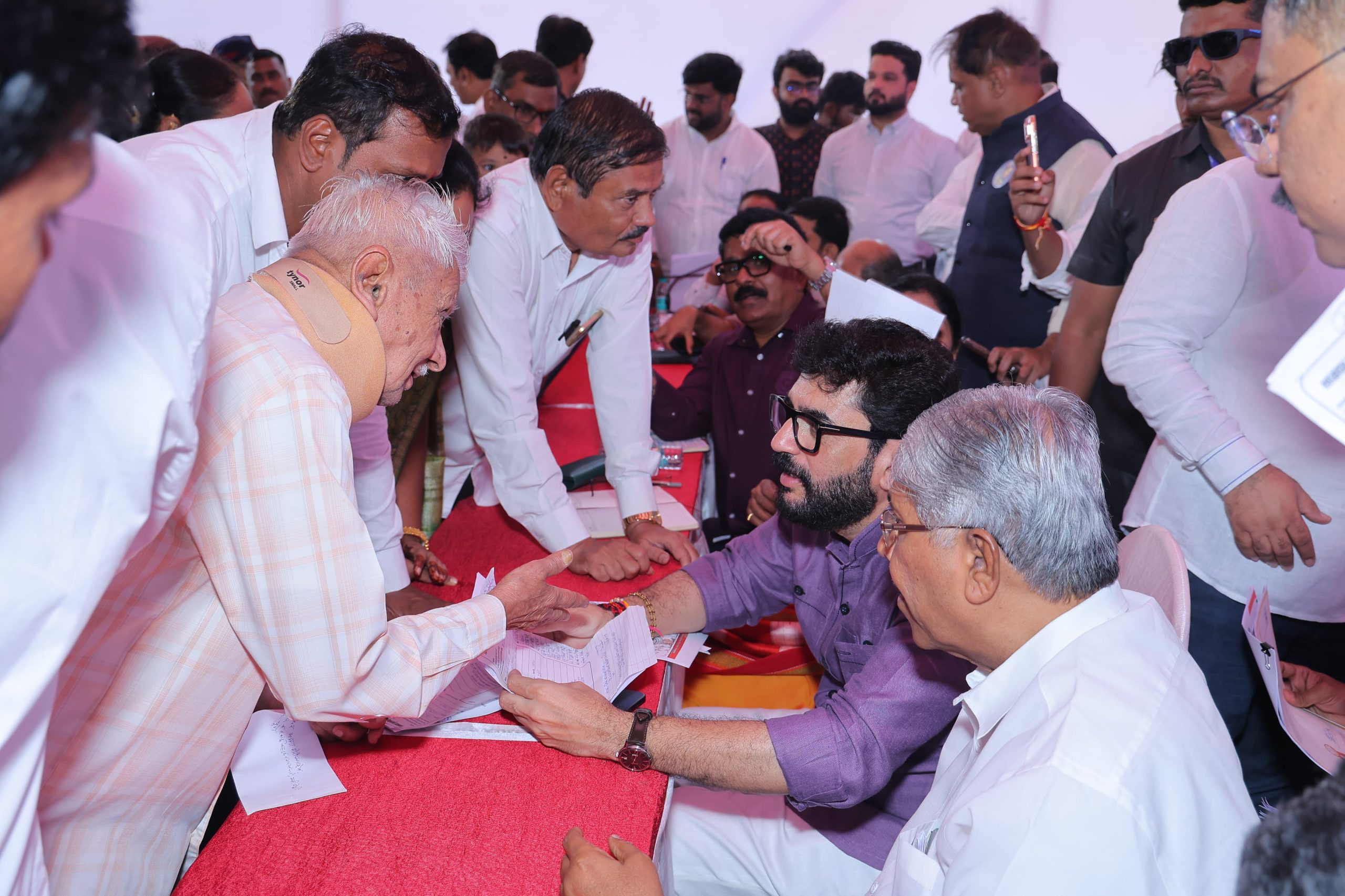केंद्रीय मंत्री मुरलीधर मोहोळ यांच्या १९ व्या खासदार जनसंपर्क सेवा अभियानाला कोथरुडमध्ये उत्स्फूर्त प्रतिसाद केंद्रीय मंत्री मुरलीधर मोहोळ यांच्या १९ व्या खासदार जनसंपर्क सेवा अभियानाला कोथरुडमध्ये उत्स्फूर्त प्रतिसाद