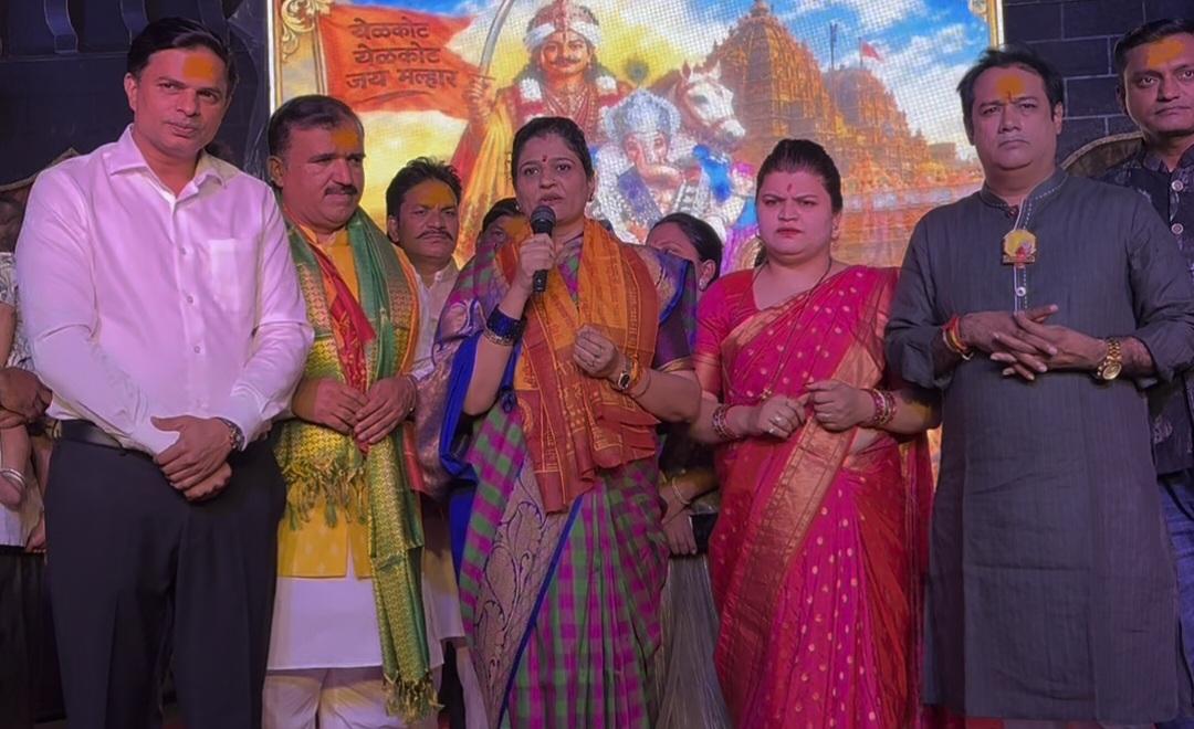 संयुक्त भेलकेनगर मित्र मंडळाचा ‘श्री खंडोबा महात्म्य’ जिवंत देखावा पाहण्यास पहिल्याच दिवशी प्रचंड गर्दी संयुक्त भेलकेनगर मित्र मंडळाचा ‘श्री खंडोबा महात्म्य’ जिवंत देखावा पाहण्यास पहिल्याच दिवशी प्रचंड गर्दी